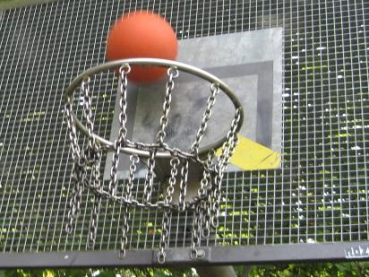 Baskettball und Korb