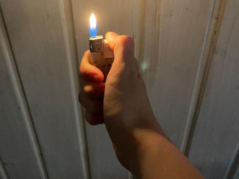 Hand, Feuerzeug, Licht